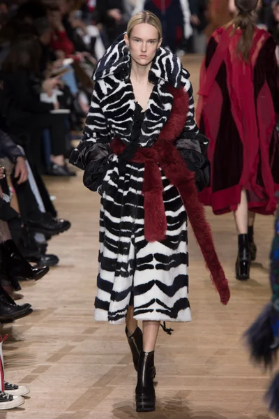 Look 19